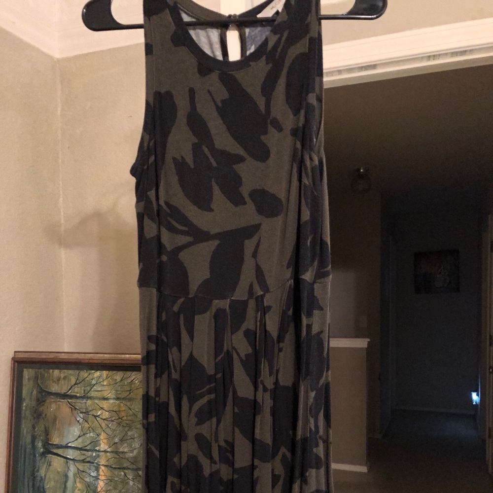 Green spring/summer dress.